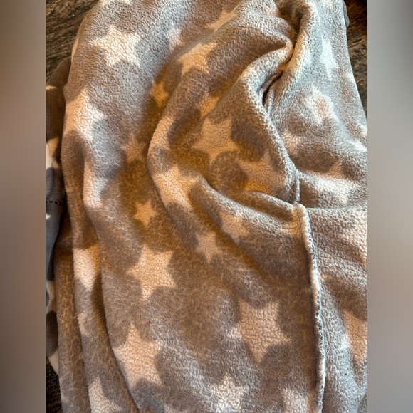 Plush Star Robe - Picture 5 of 5